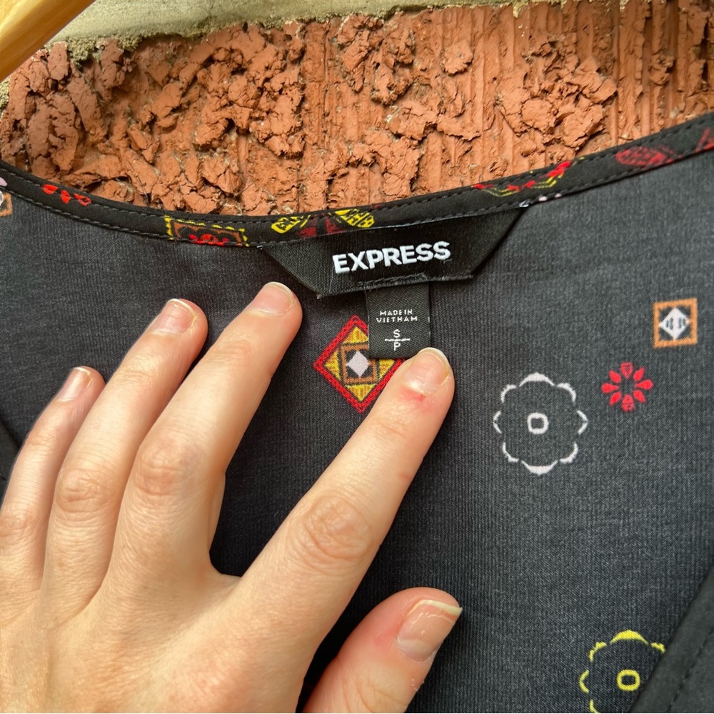 Express Black And Red Patterned Surplice Wrap Aro… - image 5